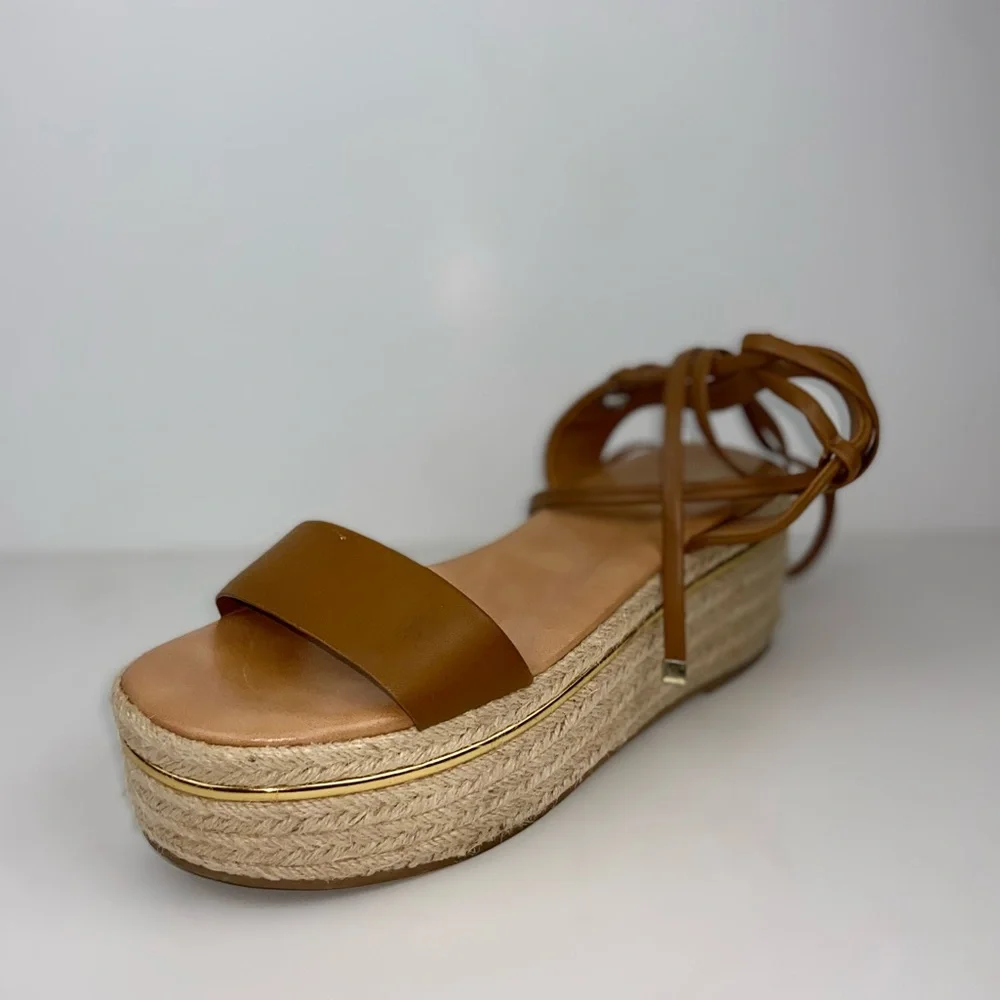 Platform Sandals Tan Leather Size 7.5 Gold accents 3 inches Bleecker & Bond